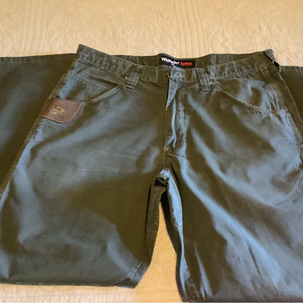 Wrangler Men's Olive Chino Pants